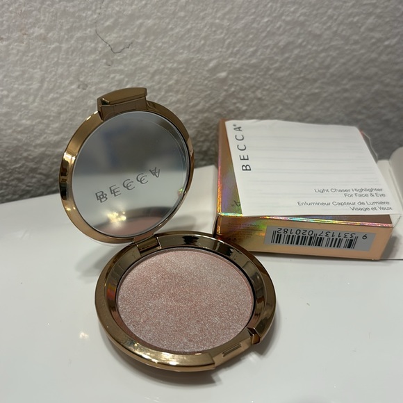 Becca Cosmetics Light Chaser Highlighter in Opal Flashes Jade - BNIB - Picture 2 of 5